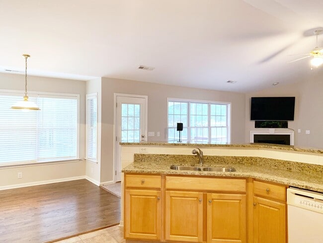 Building Photo - 105 Crown Empire Ct