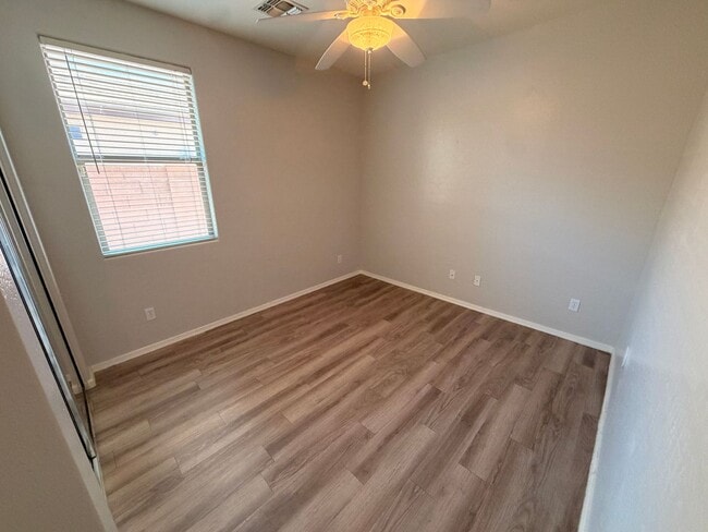 Building Photo - *NEW* Custom Paint/*NO* Carpet 3 BD/2 Bath Spacious Surprise Home!