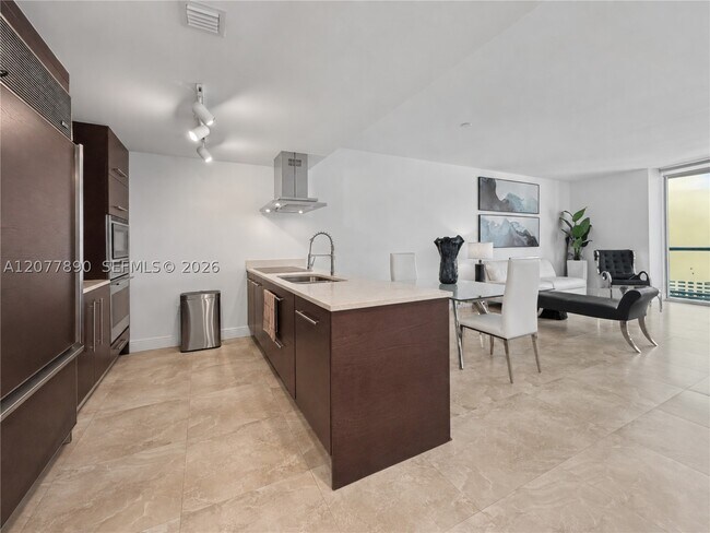 Building Photo - 495 Brickell Ave