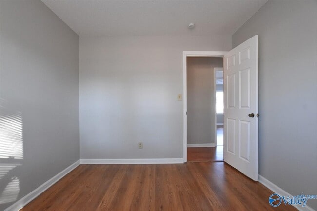 Building Photo - 122 Lewis Ln
