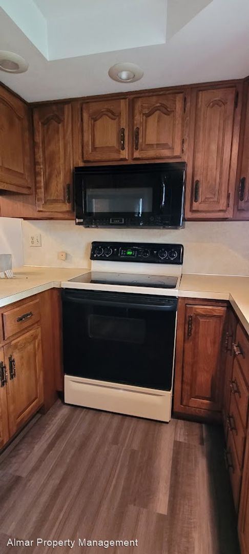 Building Photo - 3 br, 1 bath House - 9108 Township Road K