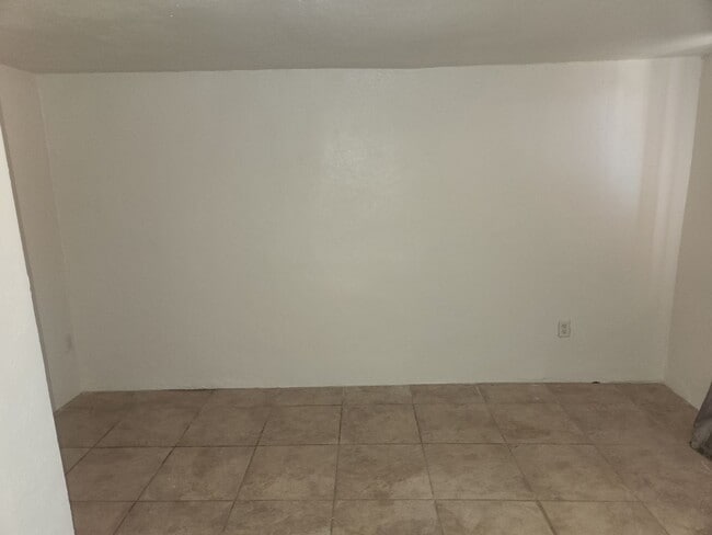 Building Photo - Downtown 3 bedroom