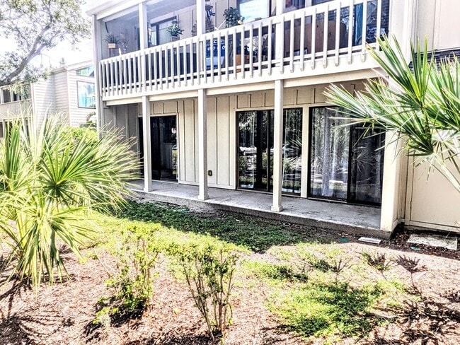 Building Photo - Annual UNfurnished renovated ground floor ...