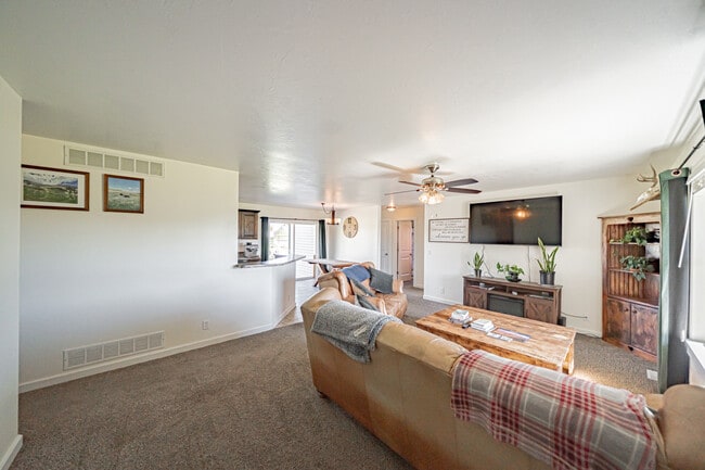 Building Photo - 416 W 260 N