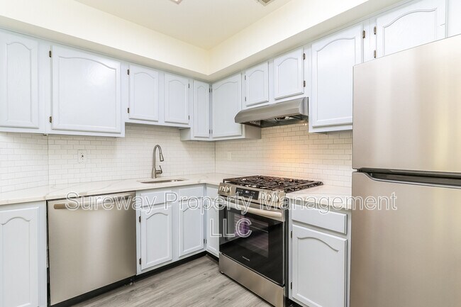 Building Photo - 117 Rainier Ct