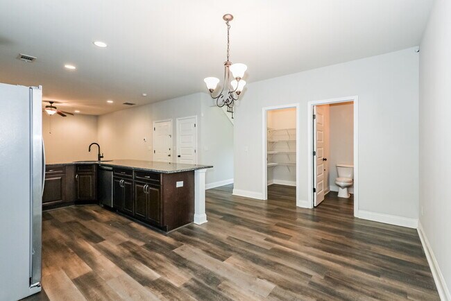 Building Photo - 1157 Pebble Ridge Dr