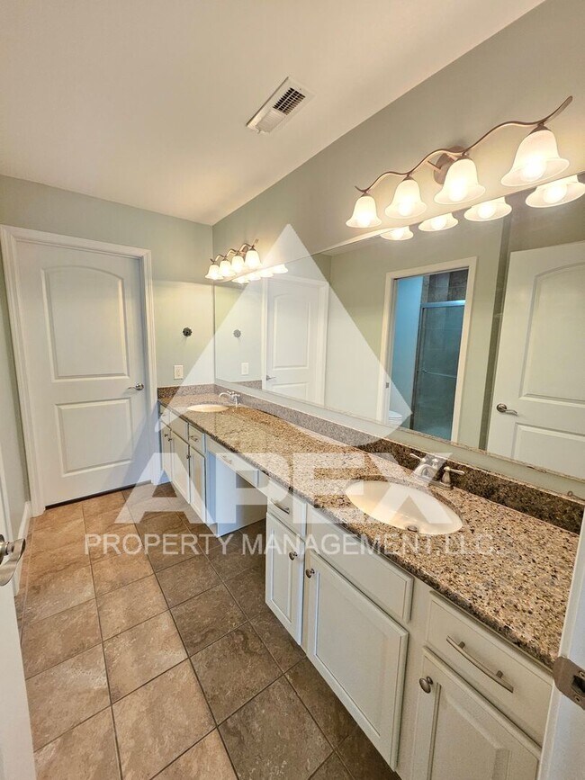 Building Photo - Gorgeous 4 Bd/3 Ba Luxury Condo in the Cot...