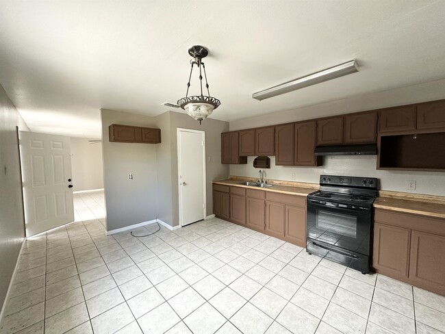 Building Photo - 3703 Flores Ave