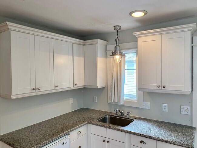 Building Photo - 1209 1/2 Cortlandt Street Unit