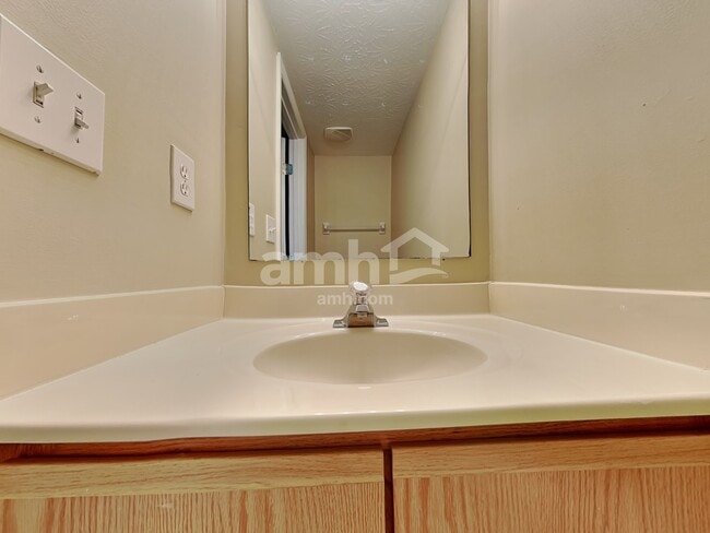 Building Photo - 2550 Allegro Ln