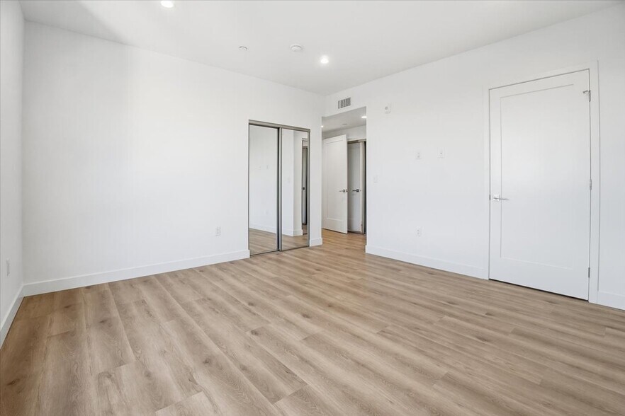 Building Photo - 1820 Prosser Ave