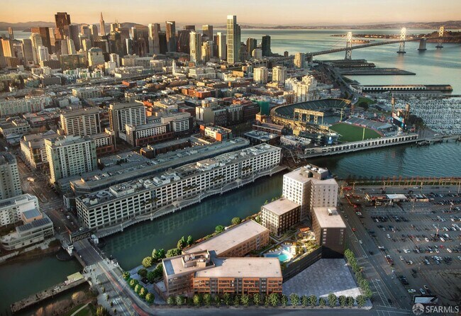 Building Photo - 260 King St