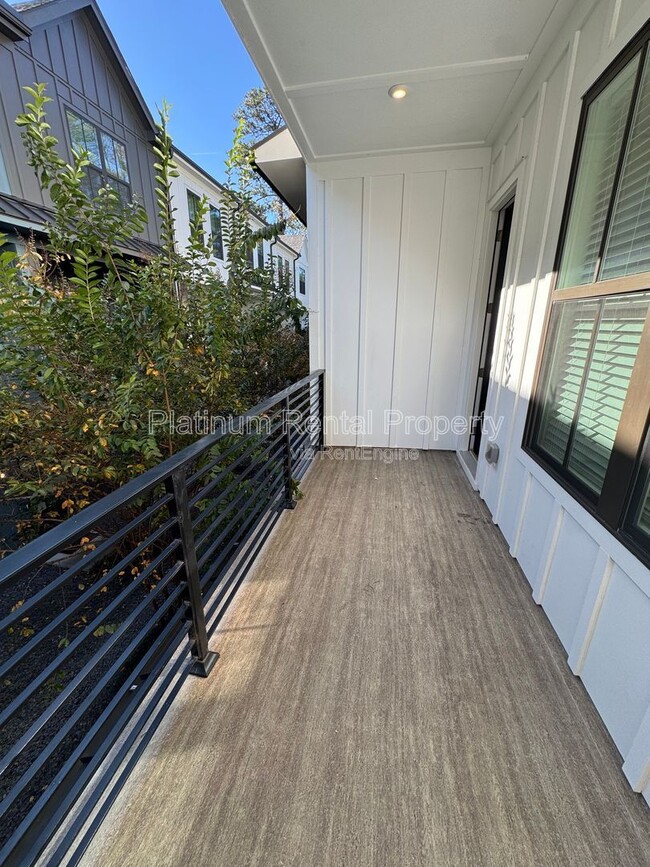 Building Photo - 137 Pacer Pl