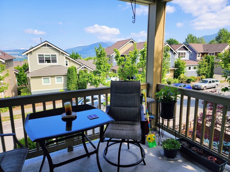 Balcony - 562 Alpine Ridge Pl NW
