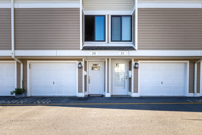 Building Photo - 20 Lawson Ln