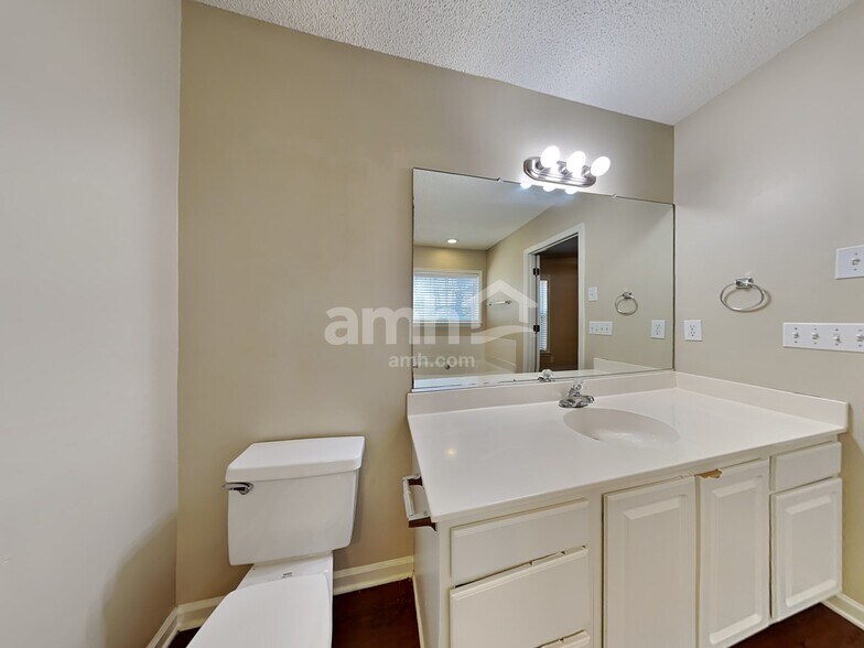 Building Photo - 106 Guildford Dr