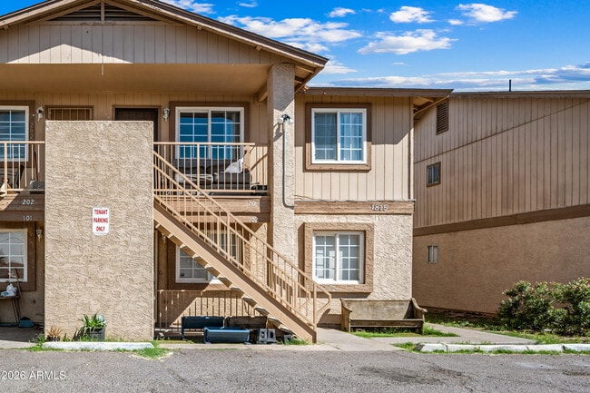 Building Photo - 1815 N Spring