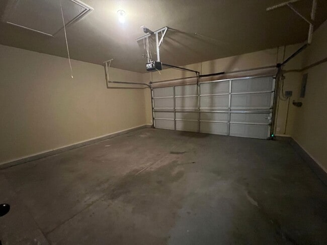 Building Photo - 4422 105th St