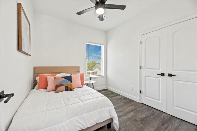 Building Photo - 8636 Scott St