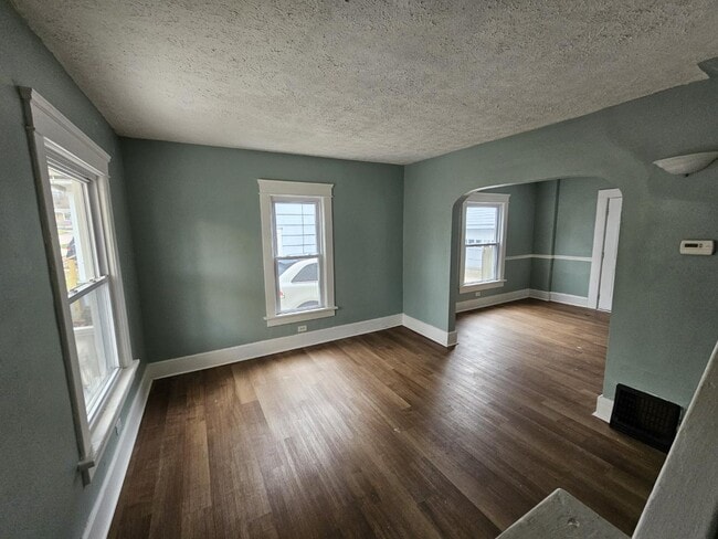 Building Photo - 442 Matthews St