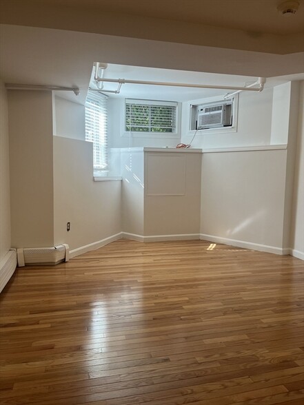 Building Photo - 170 Marlborough St