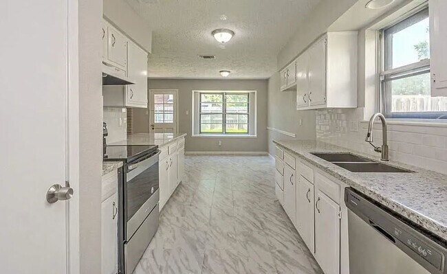 Building Photo - 16818 Dutch Ridge Dr