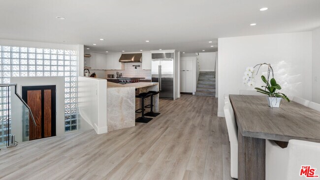 Building Photo - 3461 Ocean Dr