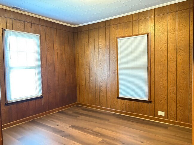 Building Photo - 507 Irene St