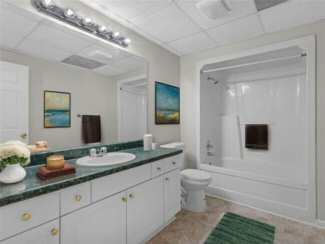 Building Photo - 63 Sentry Oak Ct