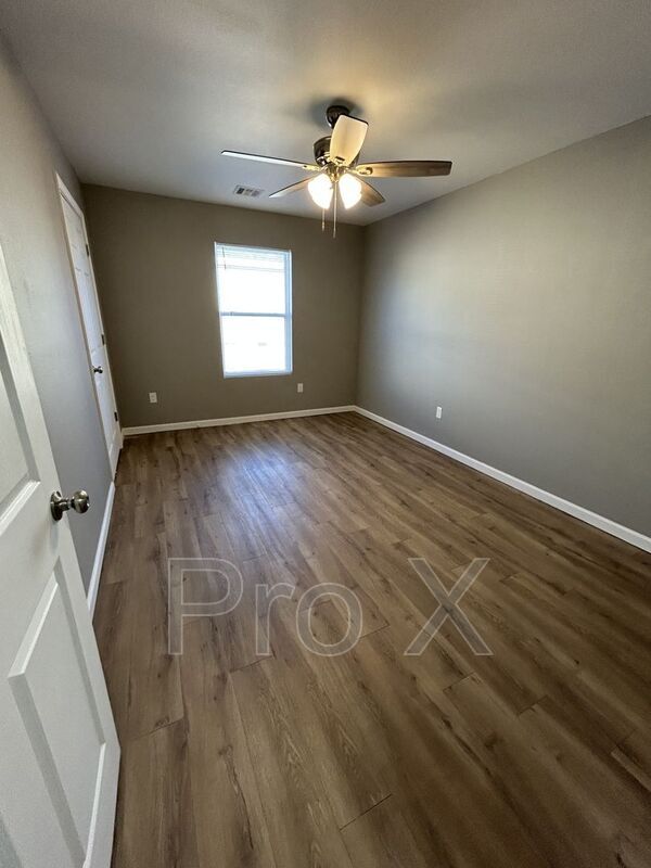 Building Photo - 716 Columbus St