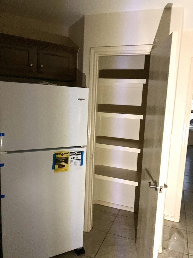 Building Photo - 1405 Adela Dr