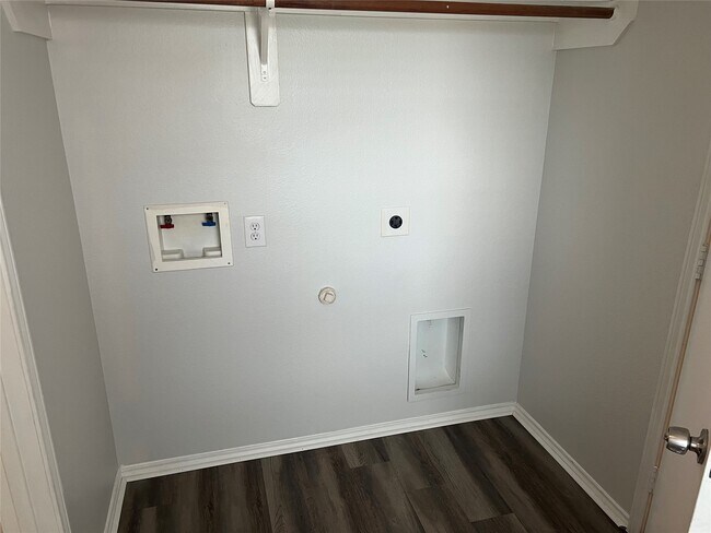 Building Photo - 1907 Cold River Dr