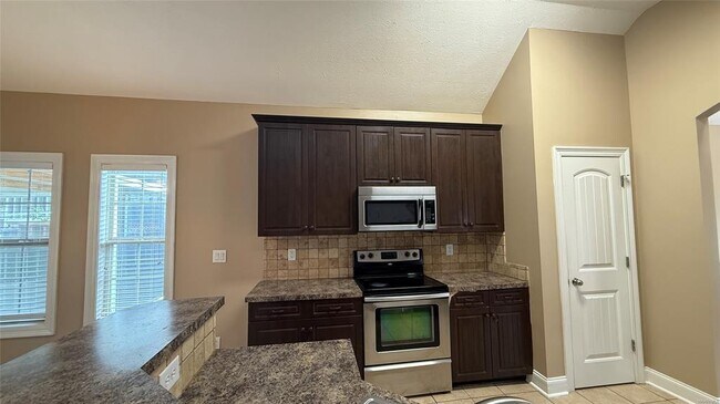 Building Photo - 703 Kingsley Dr