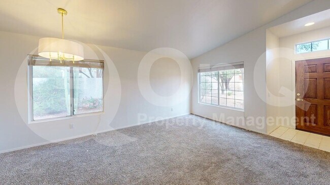 Building Photo - 144 E Mesquite Crest Pl