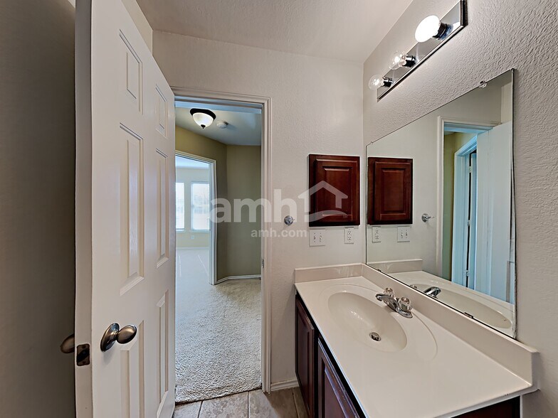 Building Photo - 1415 Spinnaker Way