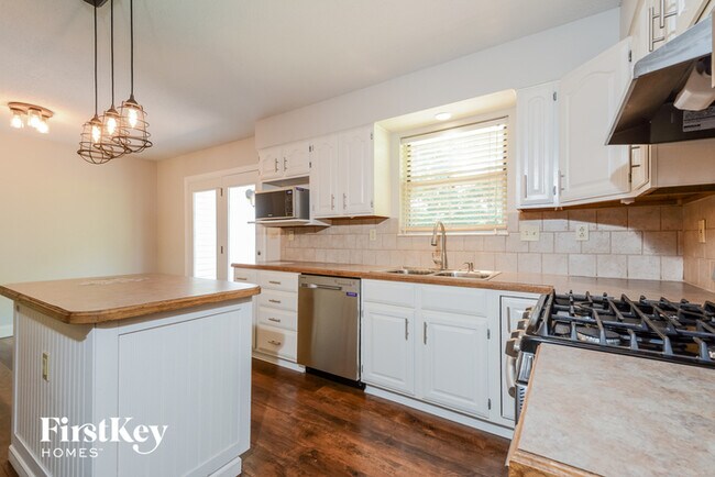 Building Photo - 1879 Smizer Mill Ct