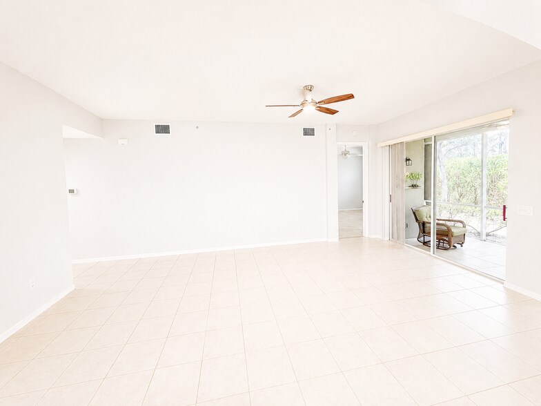 Building Photo - 1445 Mariposa Cir