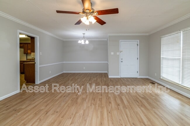 Building Photo - 11719 S Williamsburg Dr