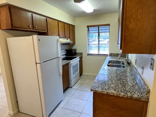 Building Photo - 2BR/1BA Flat in Marchwood - Available Nove...