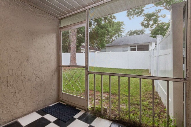 Building Photo - This 3/2 Beautiful Villa-Style Condo on Desirable Coverplace Community of Palm Harbor!