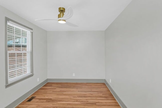 Building Photo - Pre-Leasing for the 26-27 School Year! - M...