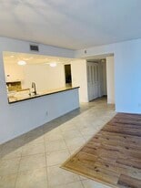 Building Photo - 950 Egret Cir