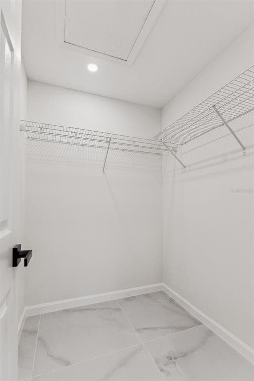 Building Photo - 2544 N Arrowhead Rd