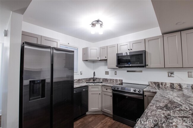 Building Photo - 100 Willow Run Dr