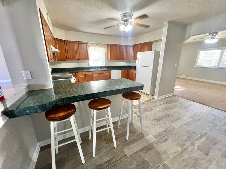 Kitchen - 671 Godley Rd