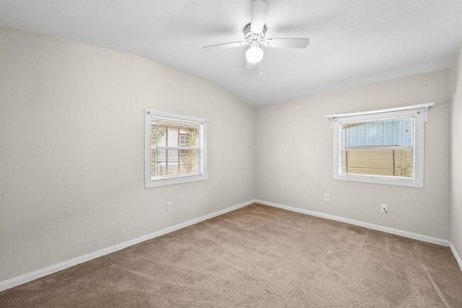 Building Photo - 1706 Riverview St
