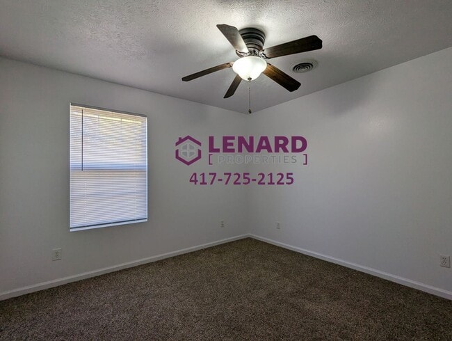 Building Photo - 3 Bedroom Home!