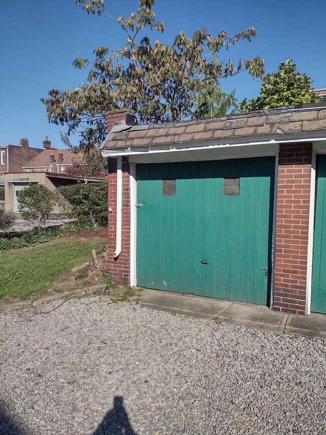 Building Photo - 239 40th St