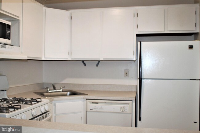 Building Photo - 38 Juniper Ct