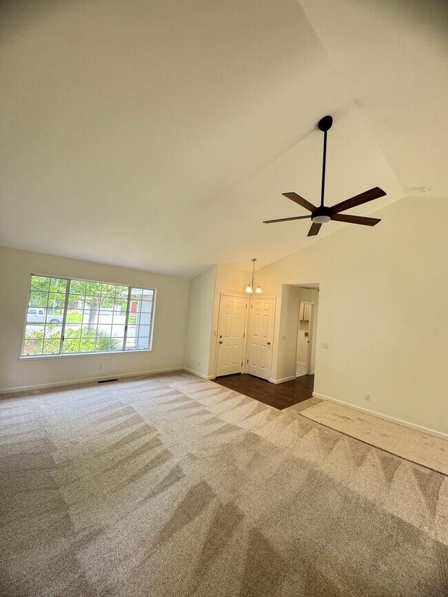 Building Photo - Beautifully Remodeled 3-Bedroom, 2-Bathroom home waiting for you !